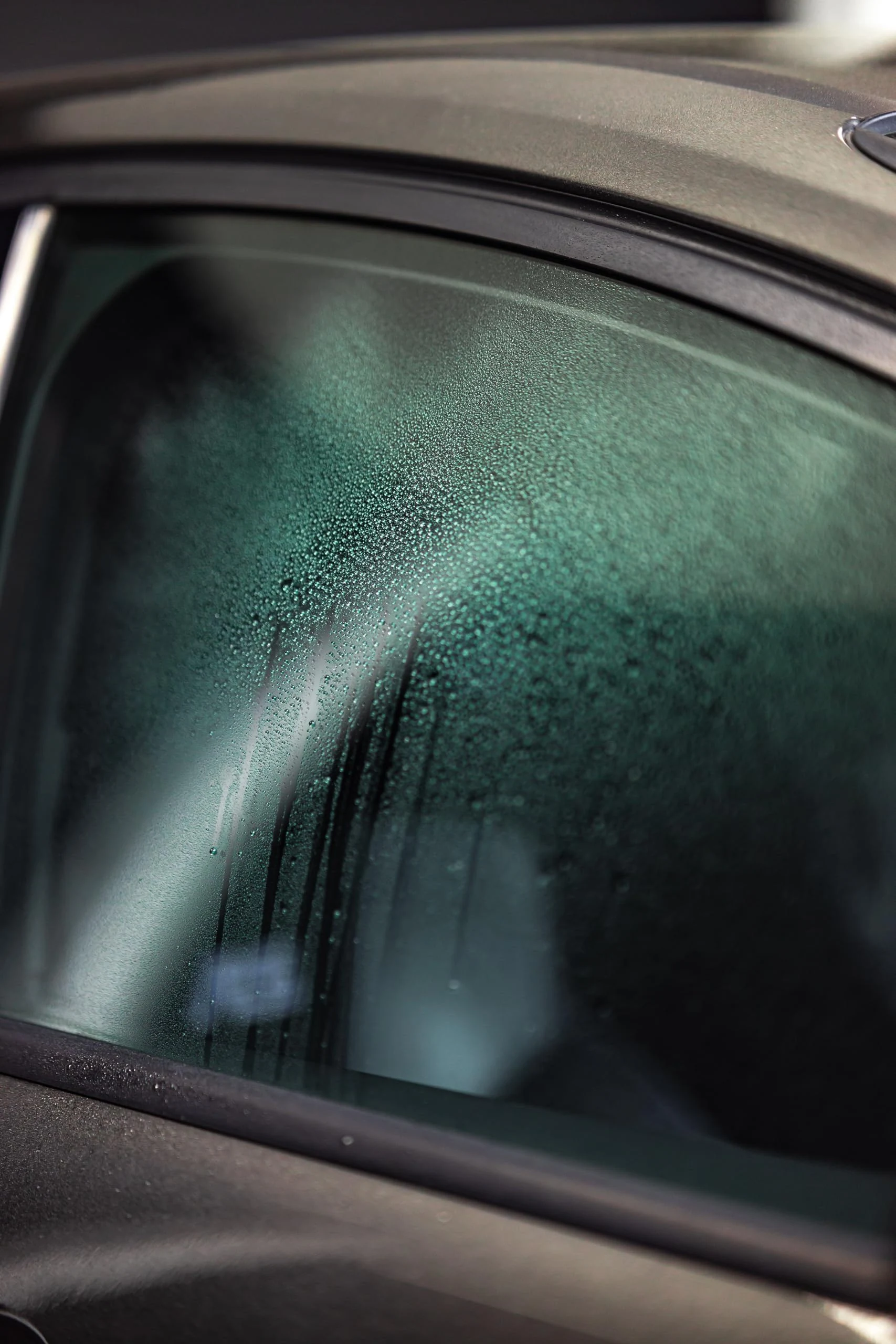 Gtechniq G5 Windshield Water Repellent Coating on Glass & Perspex 3.4 fl oz product photo, view 5 of 8